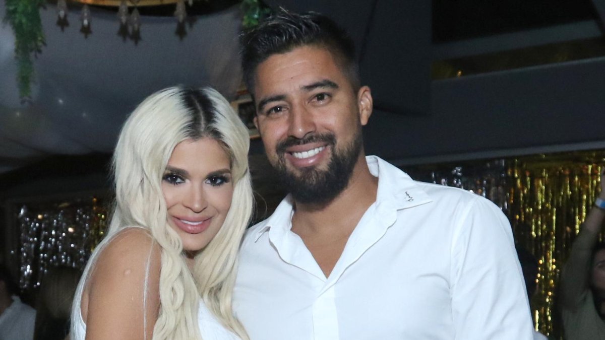 Una denuncia de violencia de género contra la modelo despierta al mismo tiempo la sororidad y el machismo en las redes sociales.