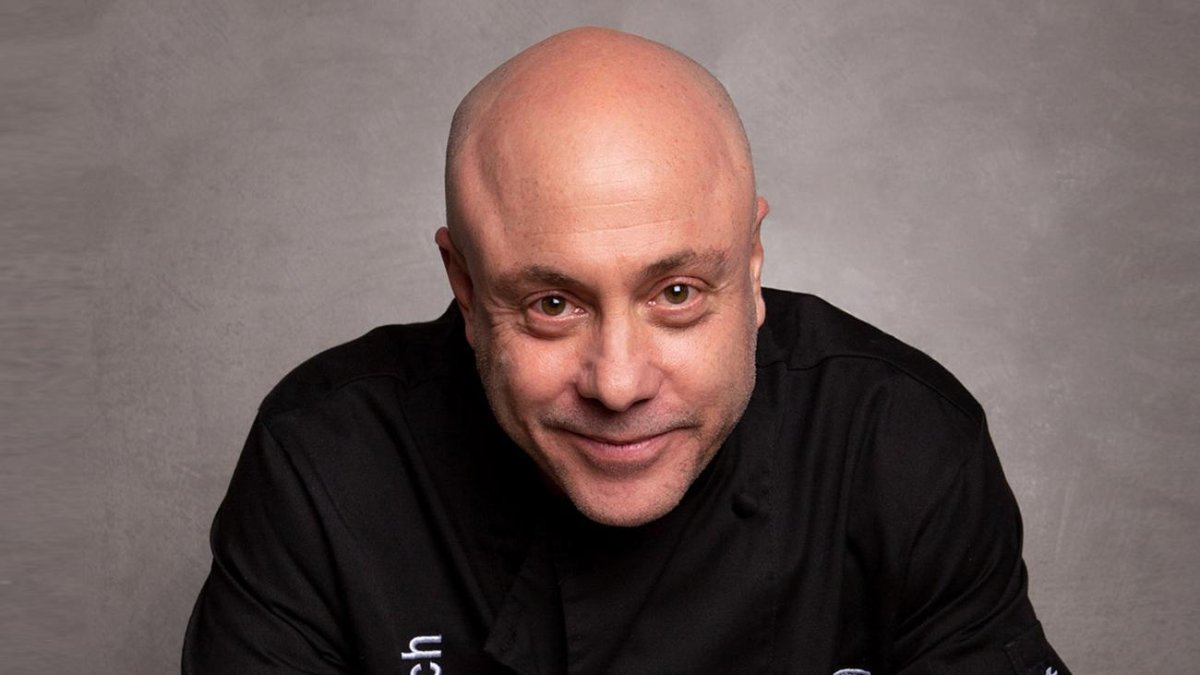 En Twitter lo tachan de sarcástico y que tiene comentarios desatinados a la hora de calificar.