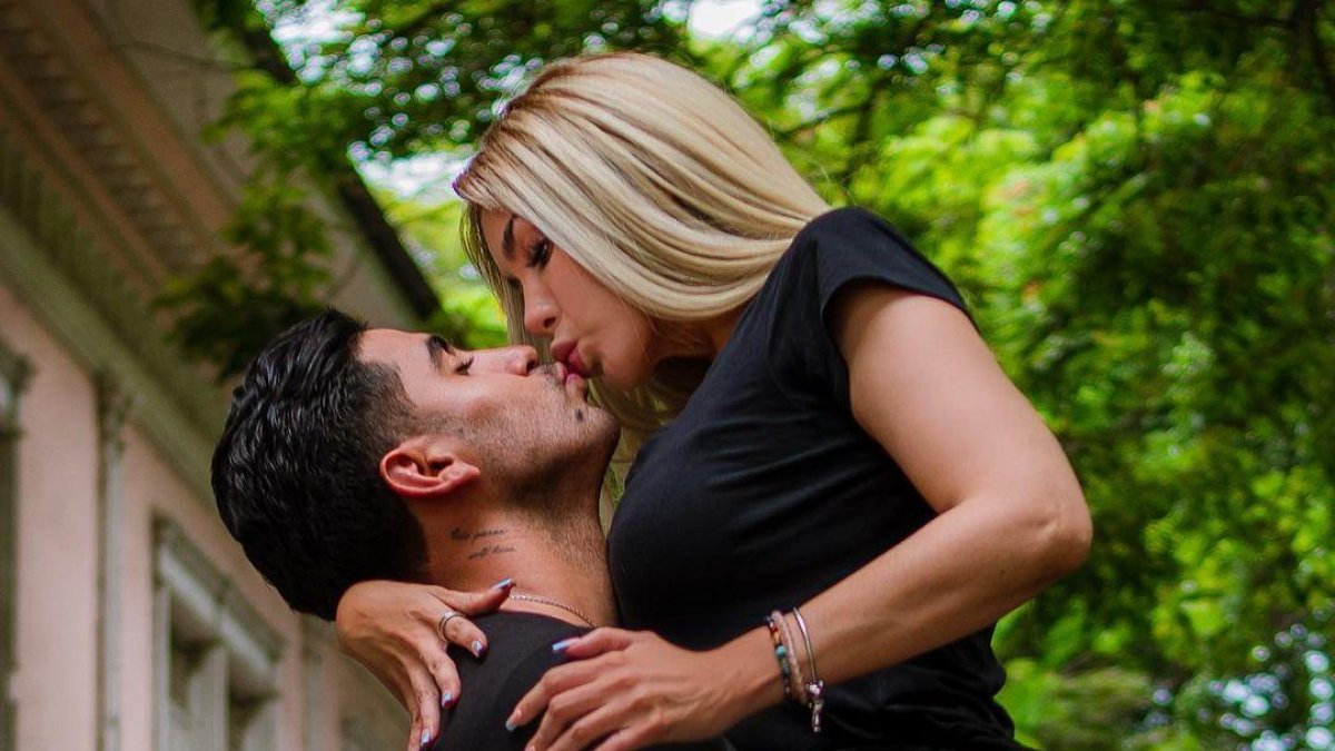 La pareja tiene aproximadamente dos años de relación amorosa.