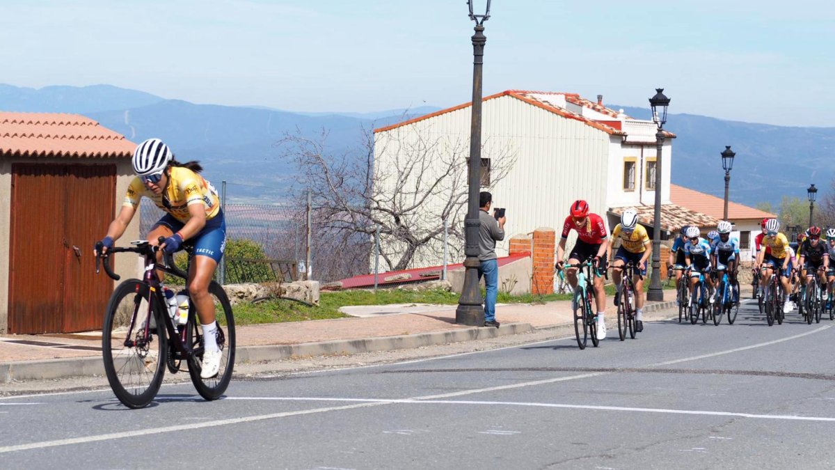 Miryam Núñez se quedó con el premio de montaña de la Cabezabellosa en la etapa final de la competencia española.