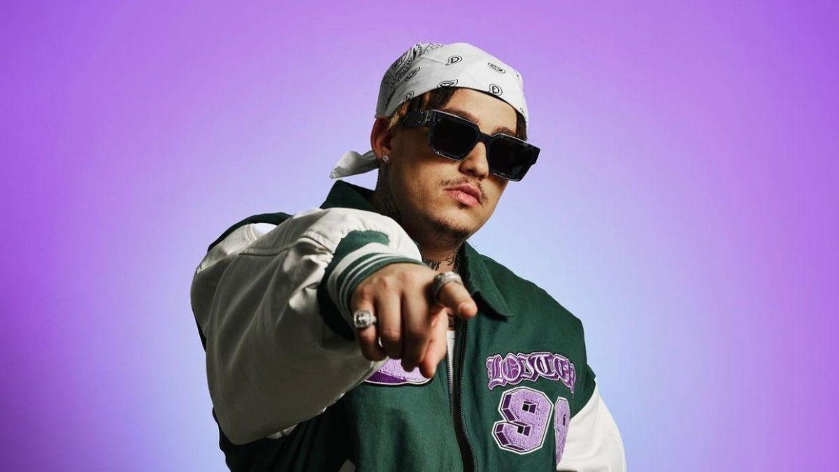 El rapero sudafricano Costa Titch, de 28 años, murió este 11 de marzo por la noche tras colapsar mientras actuaba en un festival de música en Johannesburgo.