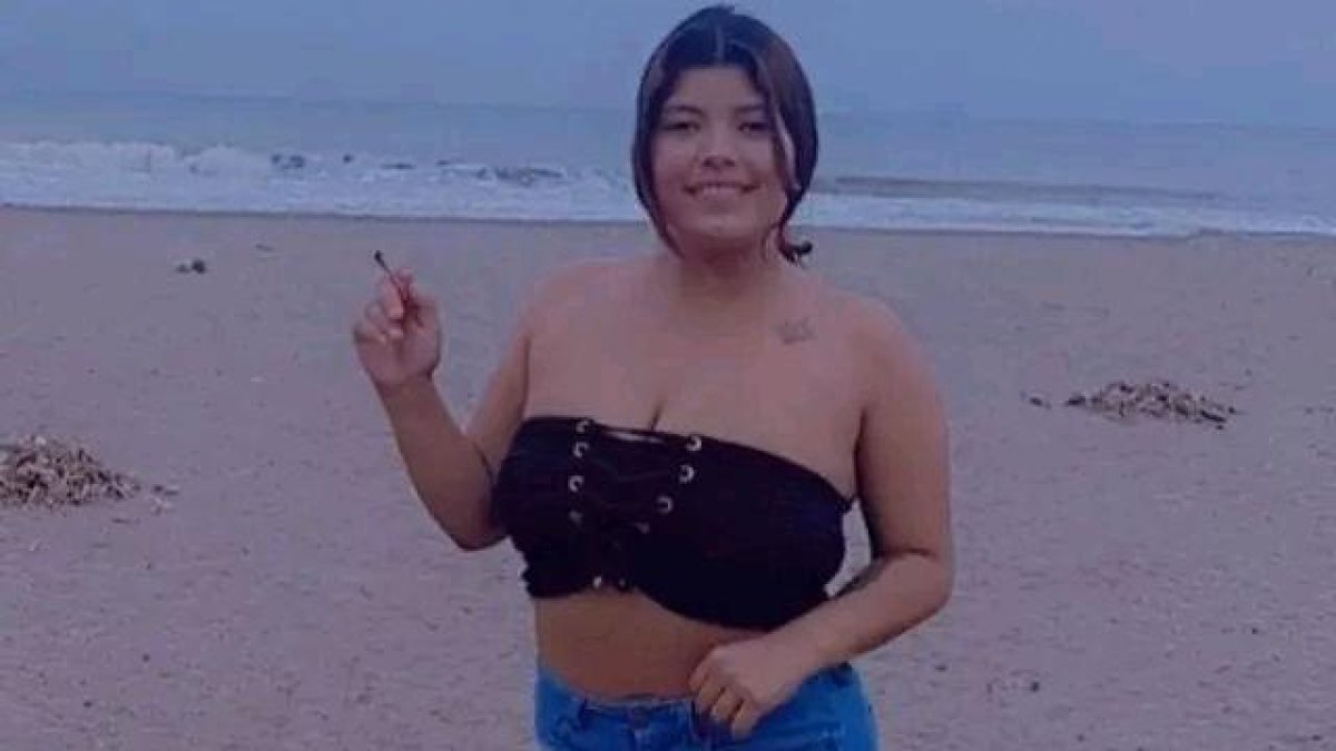 Un ataque a plomo dejó una mujer fallecida y un menor de 15 años que se debate entre la vida y la muerte.