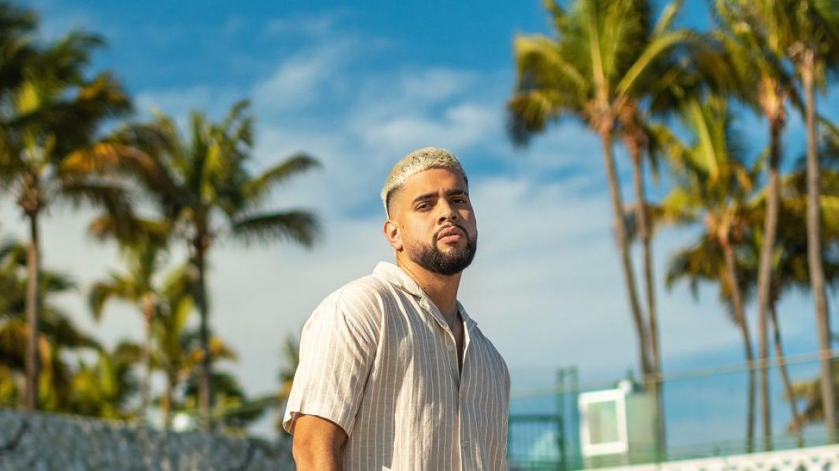 El cantante dice que crear  expectativa en TikTok también ayuda. Fue su primer tema como productor en  solitario.