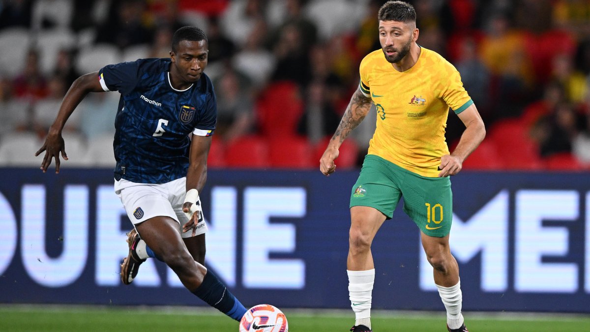 El zaguero William Pacho no tuvo problemas para acoplarse a la línea de tres zagueros que propuso el técnico Félix Sánchez Bas.