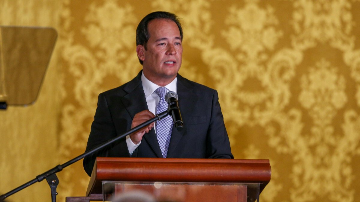 El titular de la cartera, Henry Cucalón, descartó que el presidente vaya a hacer uso de la denominada muerte cruzada.