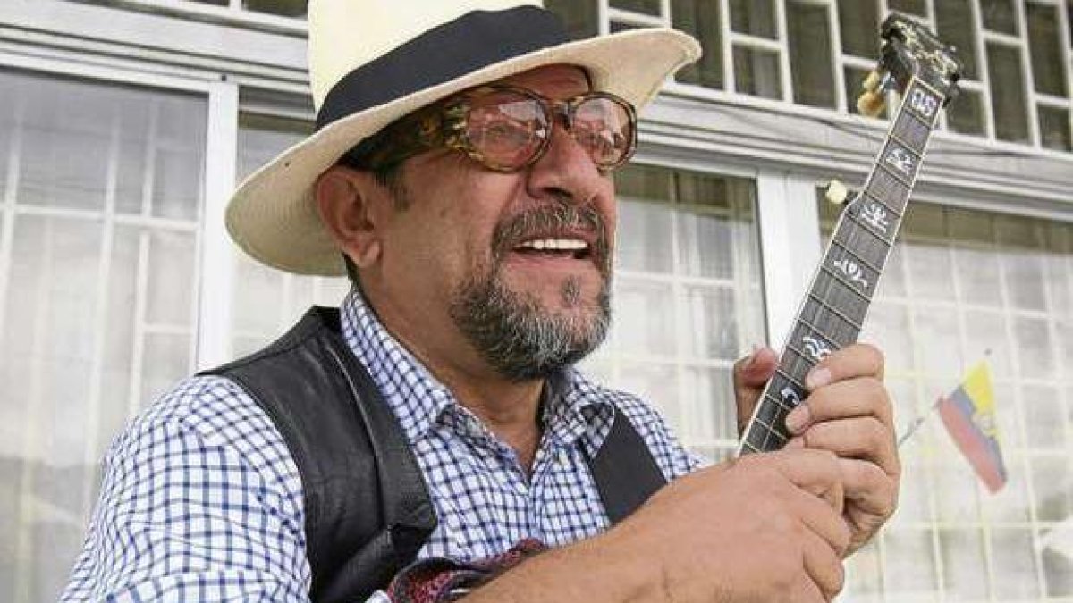 Héctor Napolitano es conocido por sus temas 'corta venas'.