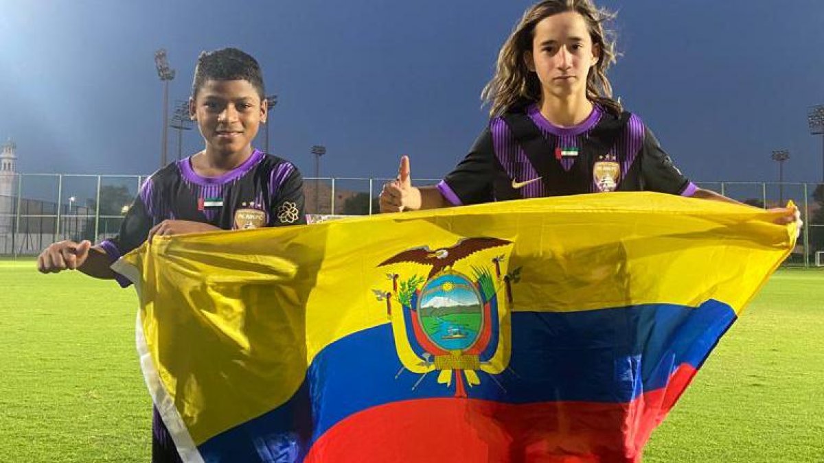 Abraham Rosero (i) y Leonel Cevallos, luego de un amistoso ante el Manchester City.