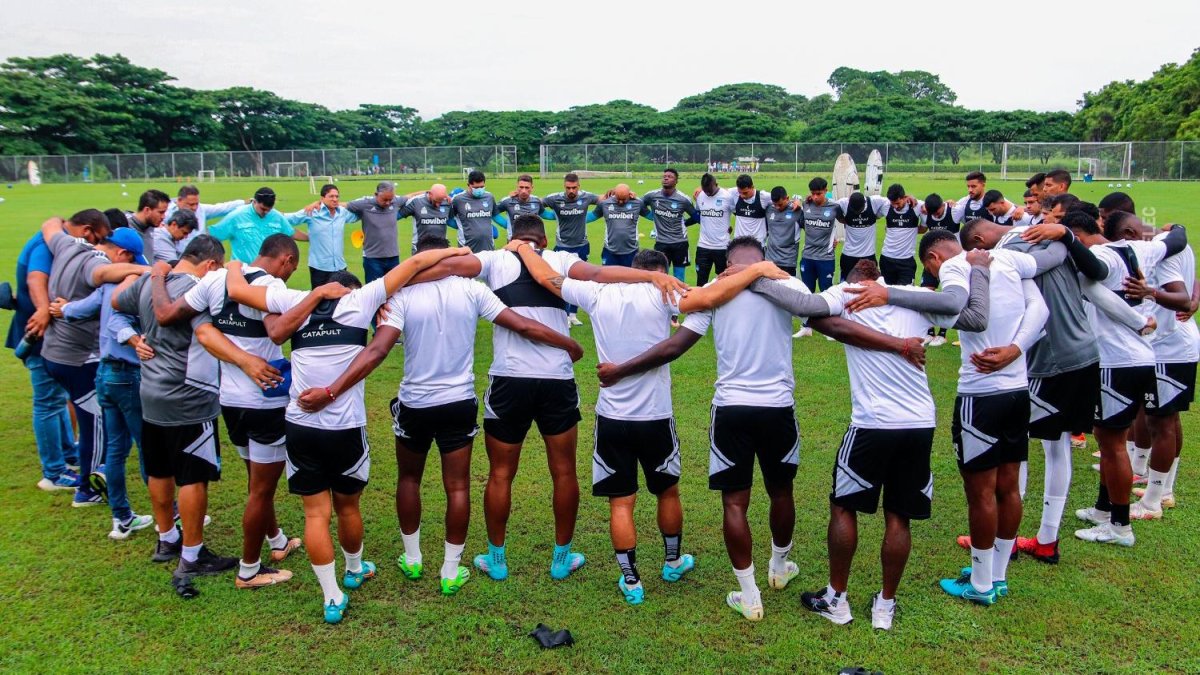 Una oración antes del entrenamiento lo hizo Emelec.