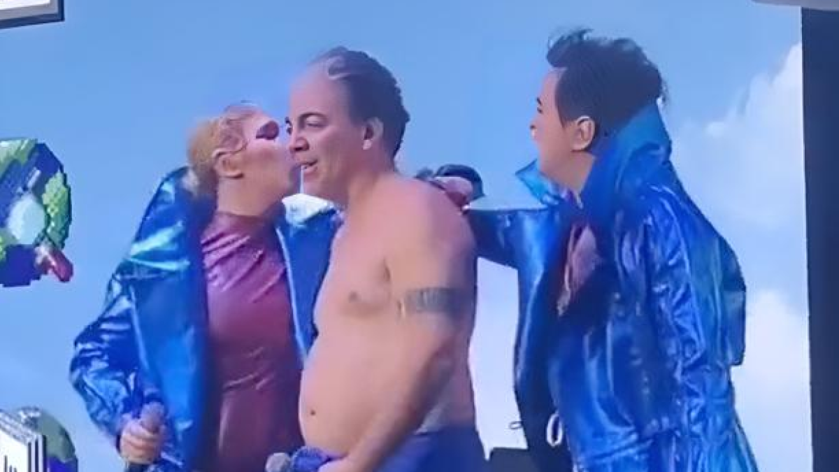 Momento en el que Castro se desnudó.