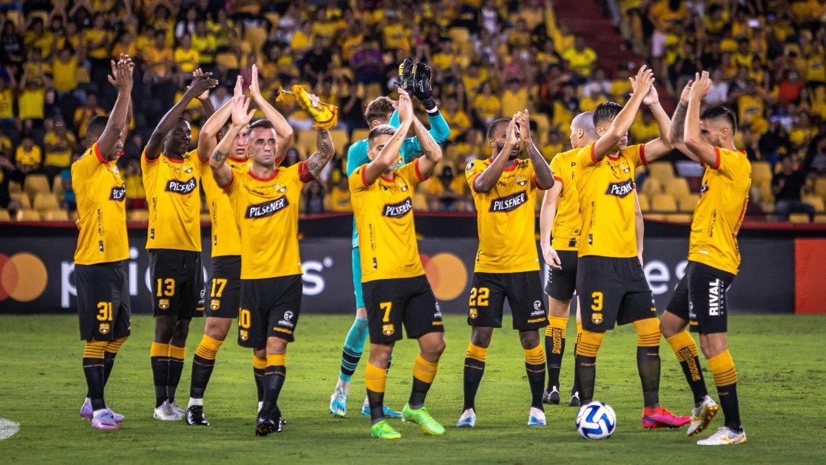 Barcelona tiene una delantera que llegó dando miedo. Por ahora todo está normal el equipo está ganando.