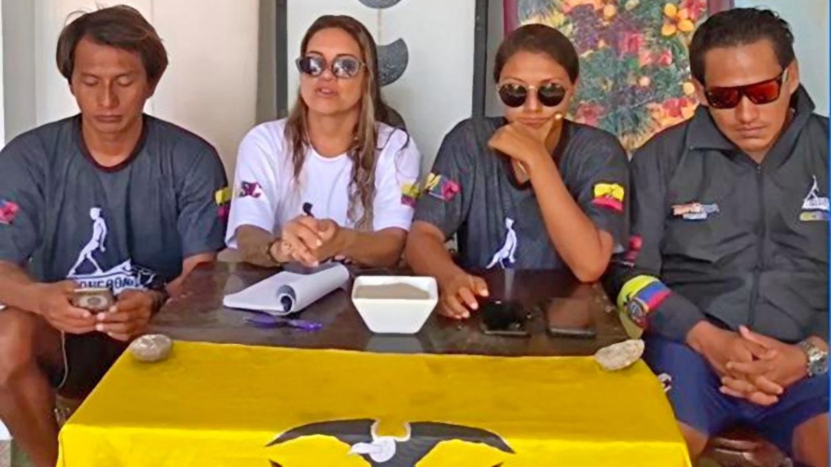 Oswaldo Borbor (i), Cristina Vargas, Fanny Villao e Isidro Villao, integraban la delegación ecuatoriana de longboard en el Mundial de El Salvador que ya no participarán.