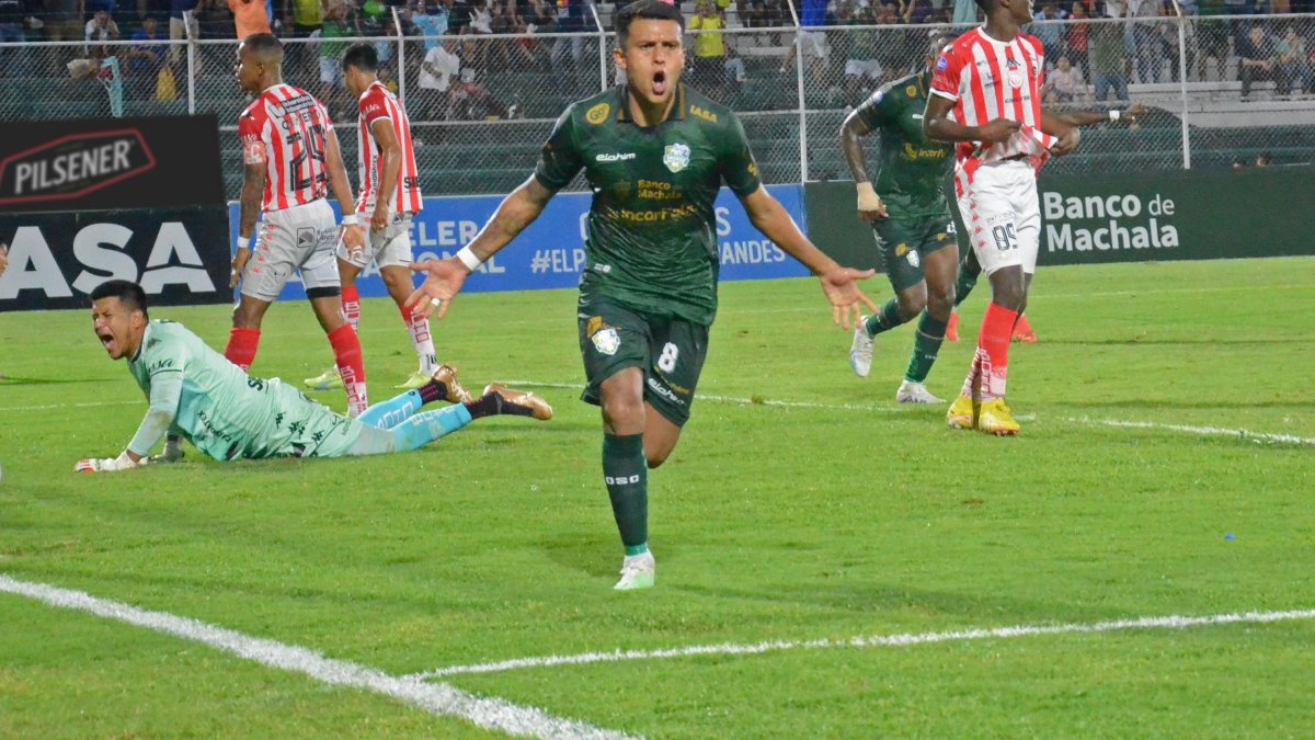 Richard Calderón, el volante de  Orense destaca que jugar ante Barcelona es una motivación EXTRA.