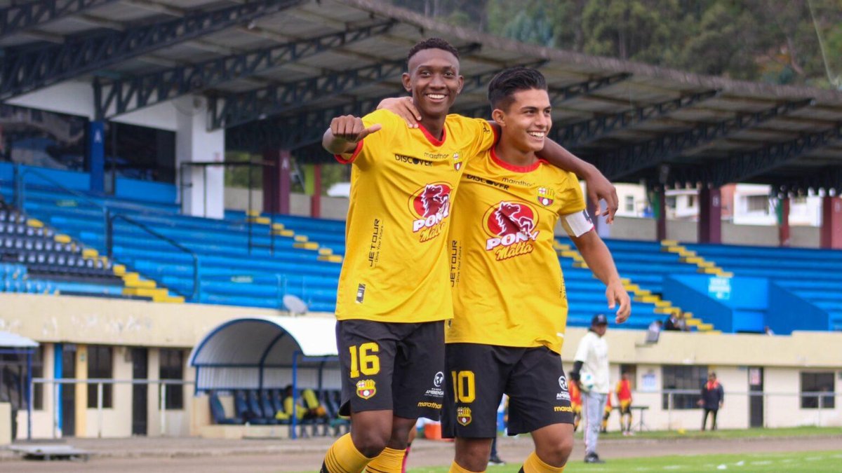 Juveniles canarios en competencia.