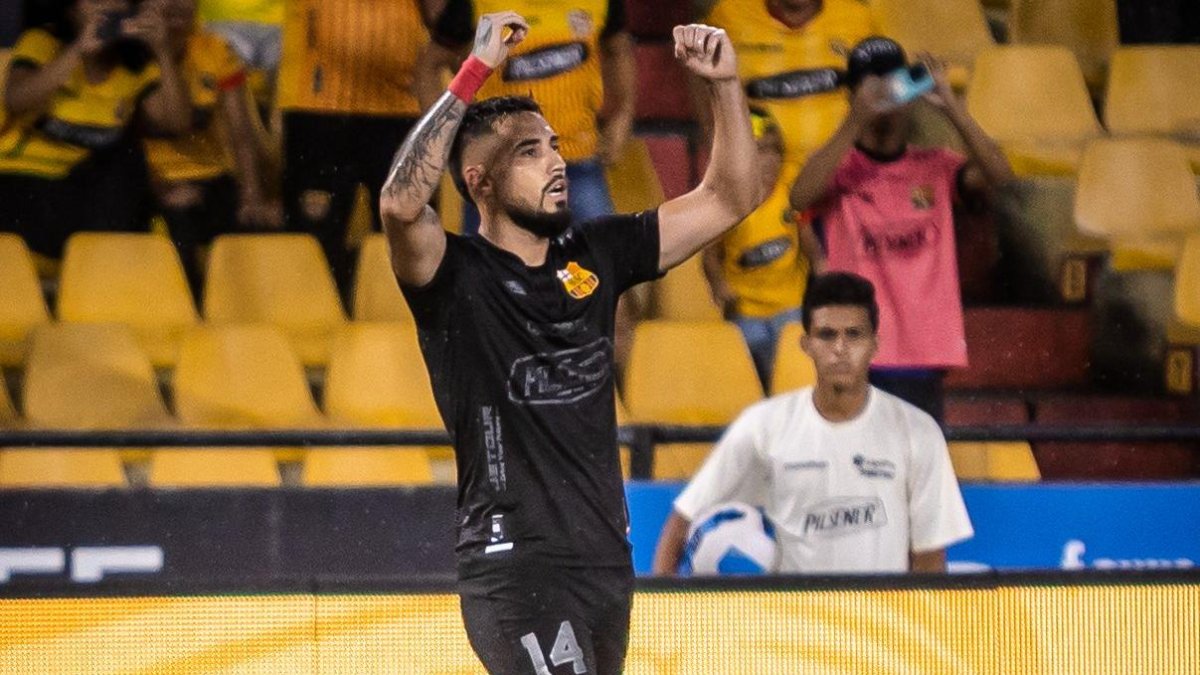 Francisco Fydriszewski hizo el segundo gol de Barcelona frente a Orense el viernes 19 de mayo.