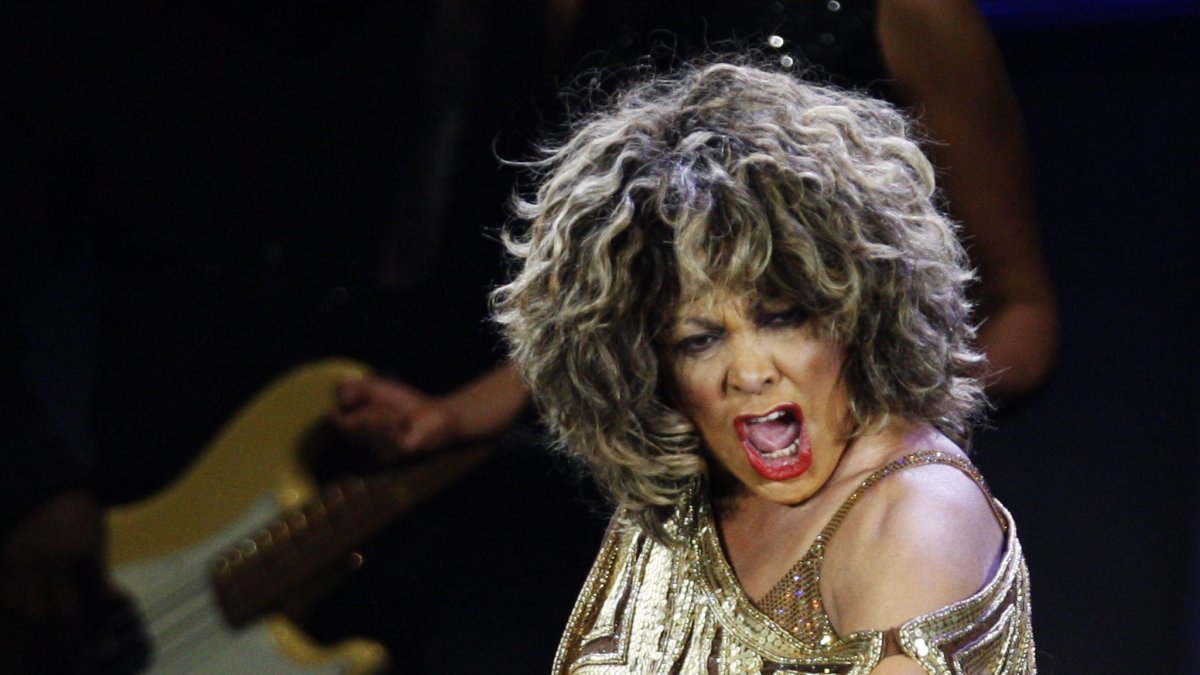 Anna Mae Bullock, ​conocida como Tina Turner, fue una cantante suiza​ de origen estadounidense.