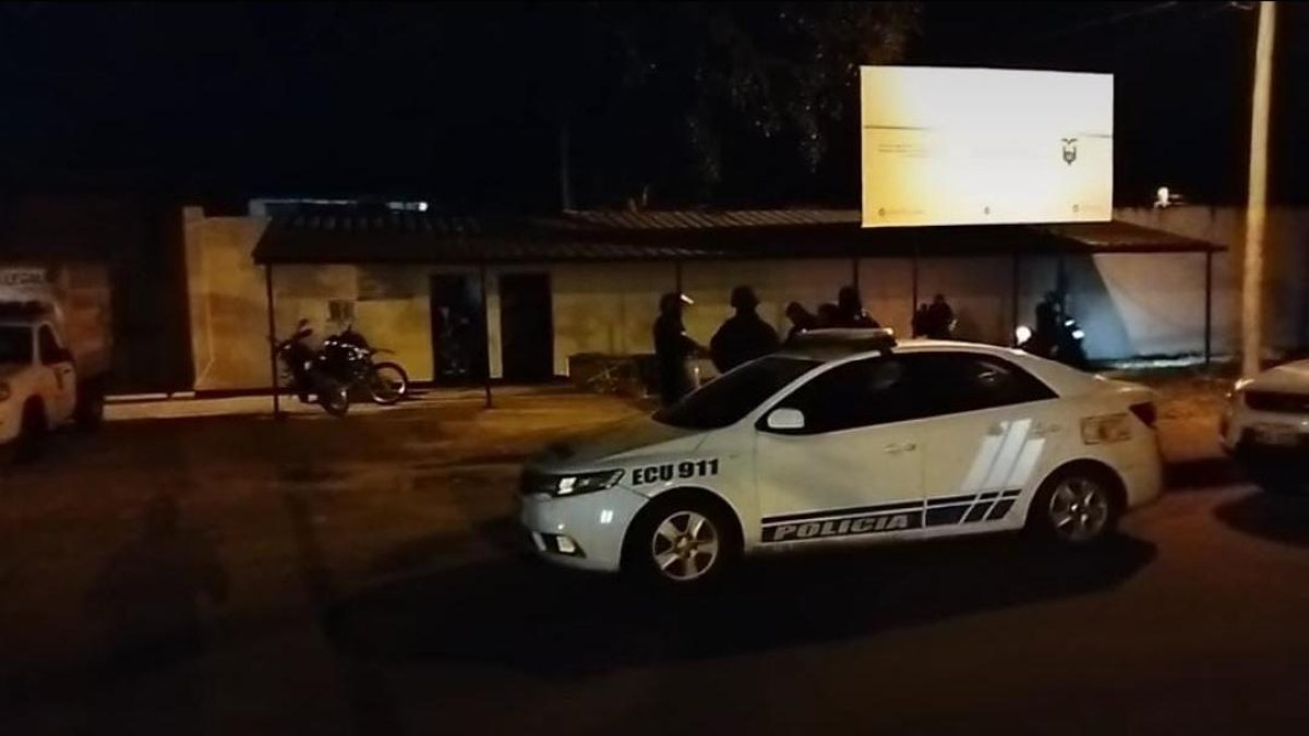 Los cadáveres fueron derivados al Centro Forense de Manta para la necropsia de ley.