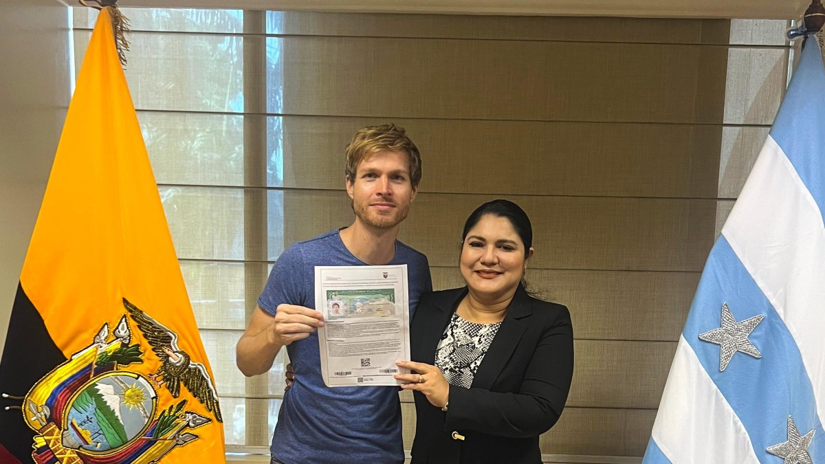 Aún no tiene  prevista la fecha de regreso a Ecuador.