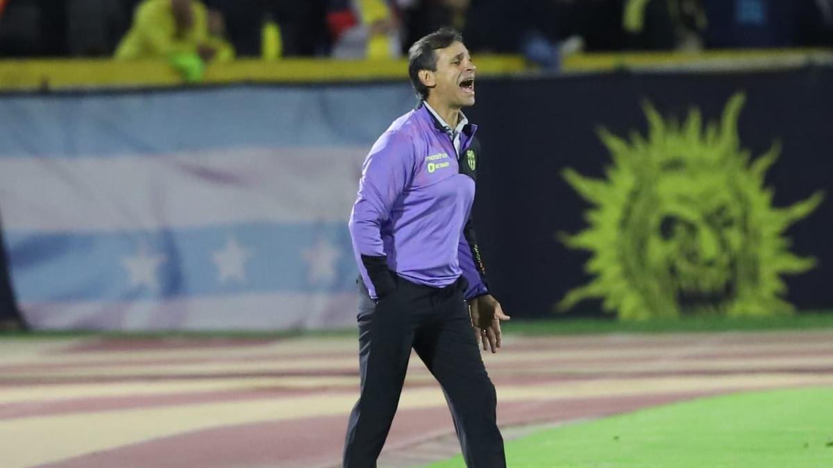 Tras la caída con El Nacional, Bustos tiene cero margen de error con el Ídolo y debe esperar, al menos, dos resbalones de Independiente del Valle.