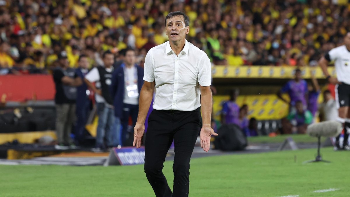 Tras la aceptación de renuncia de Bustos, el Ídolo confirmó que Segundo Castillo asumirá el cargo de entrenador de manera interina.