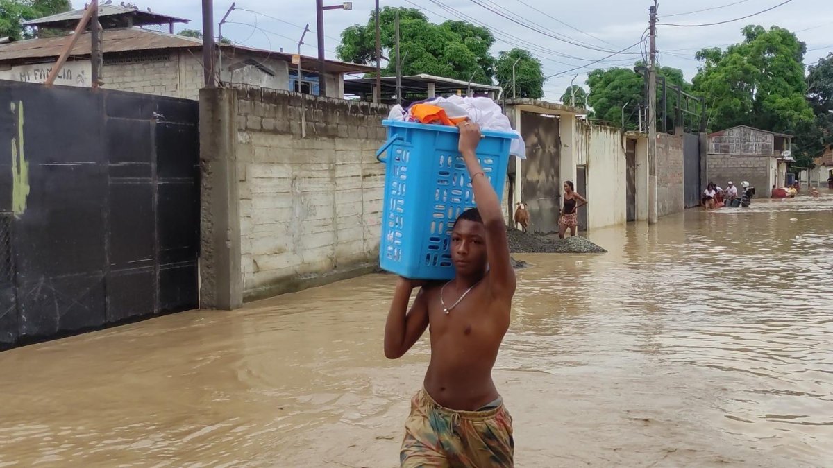 Inundaciones y desbordamientos de ríos dejó afectados en Esmeraldas.
