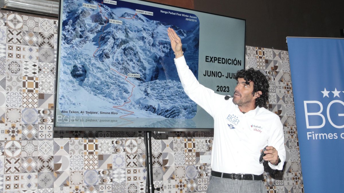 Previo a su viaje a Pakistán, el  tricolor Santiago  Quintero dio a conocer los detalles de su expedición.