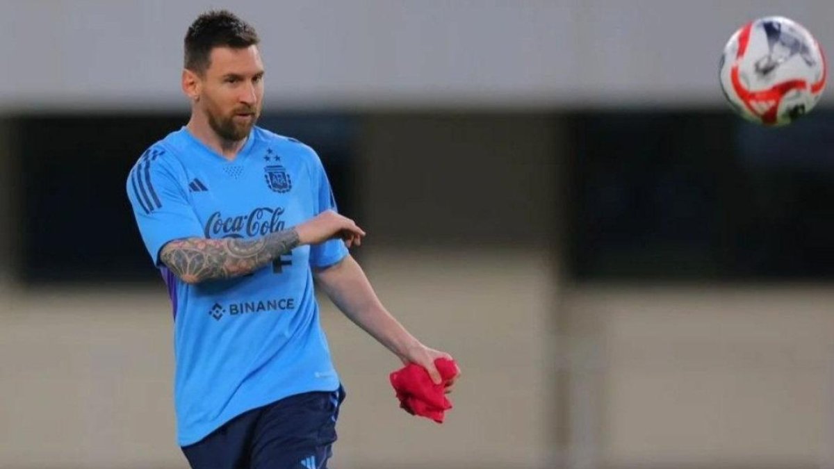 Lionel Messi reveló que mantiene un estrecha relación el F.C. Barcelona.