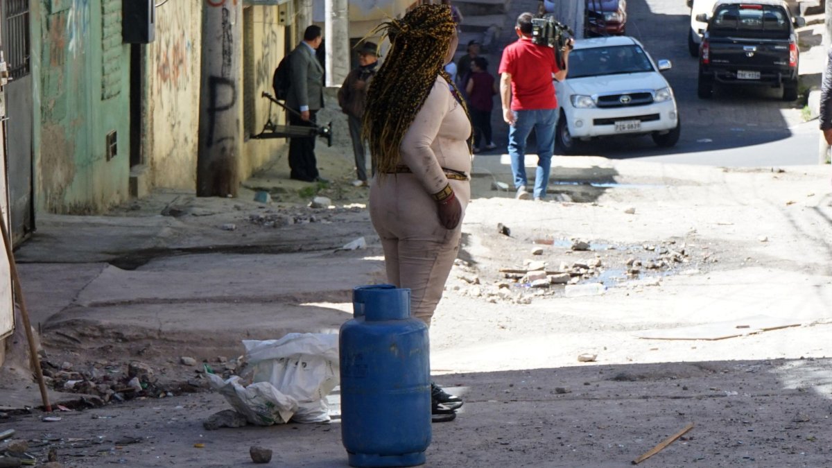 Pastora sacó un cilindro de gas y amenazó con hacerlo explotar como represalia a lo que hicieron en su casa.