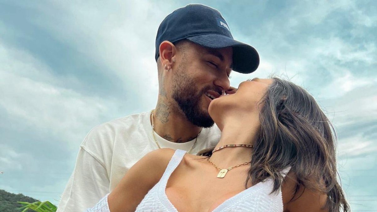 Neymar y su novia Bruna han causado sensación con el bendito arreglo para que el jugador siga siendo un loco en el amor.