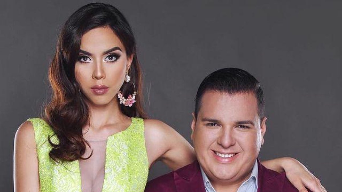 María Belén con su hermano durante una sesión fotográficas.