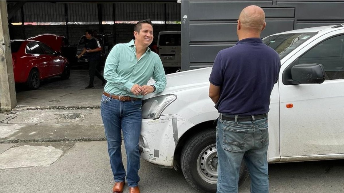El hombre ya llevó su camioneta para que sea reparada. Un ciudadano se ofreció a ayudarlo