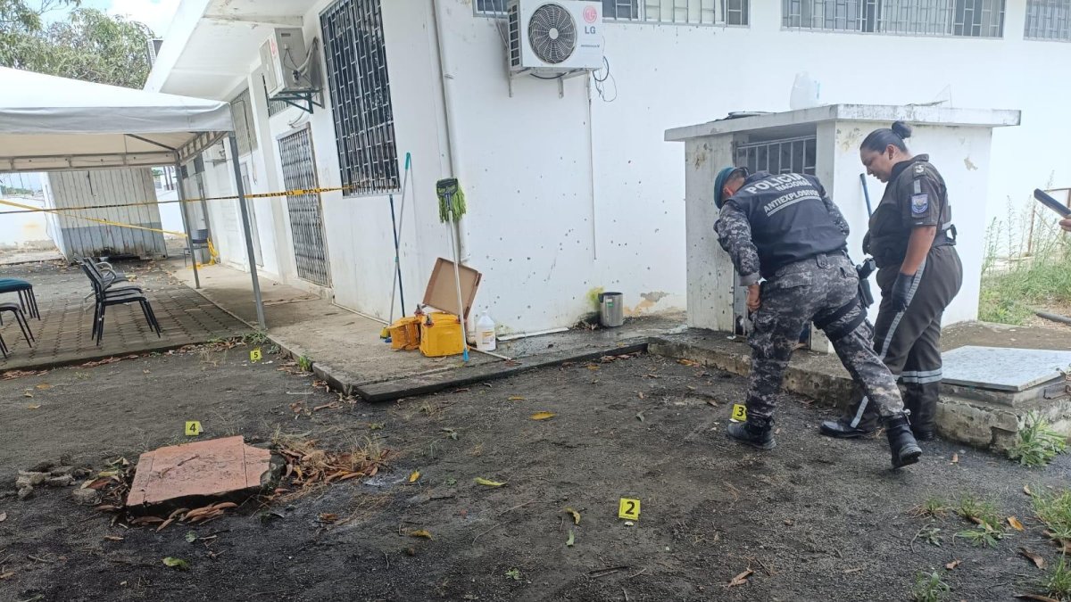 Personal especializado acudió al sitio para la ayuda.