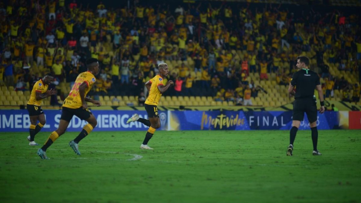 Fidel Martínez marcó el primer tanto de la victoria.