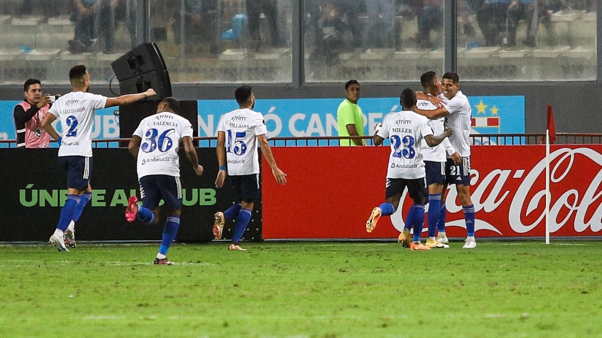 José Cevallos hizo el gol y la fiesta azul en Lima. Están cerca de los octavos de final de Copa Sudamericana.