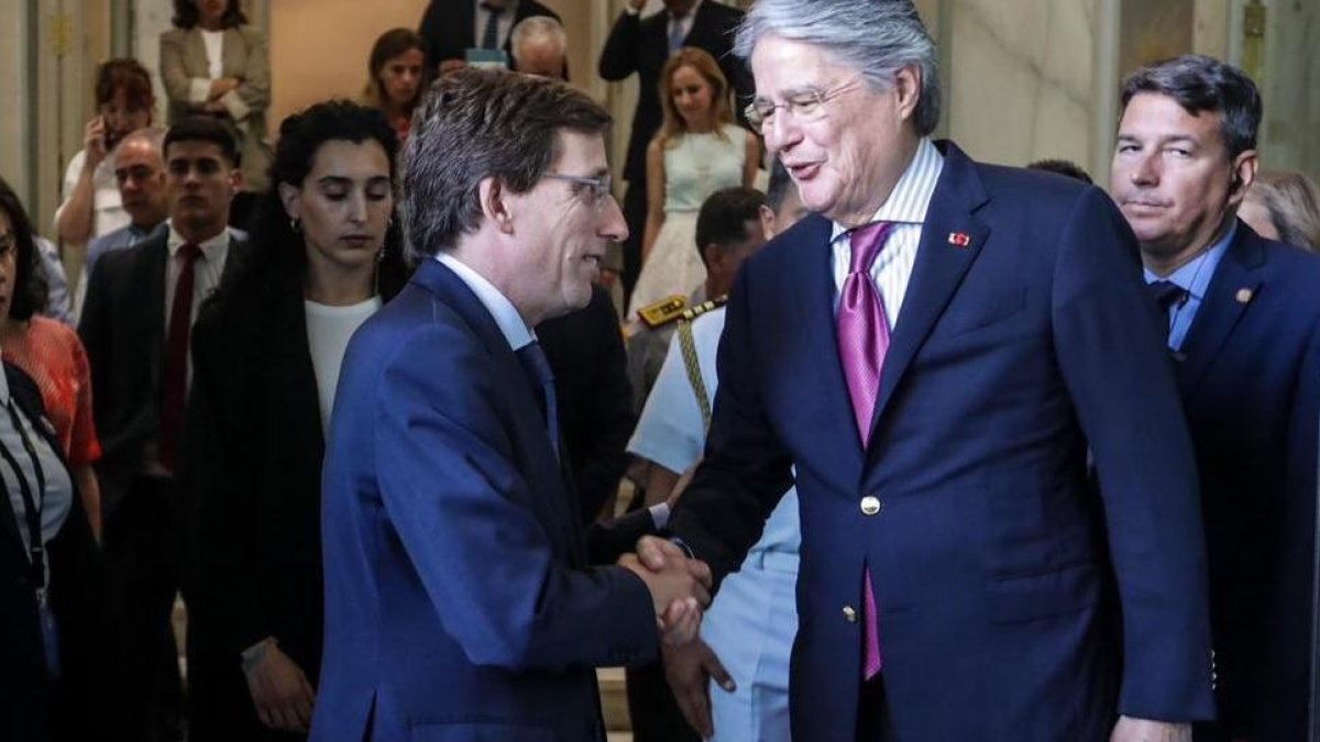 El Presidente, Guillermo Lasso, con el alcalde de Madrid, José Luis Martínez-Almeida