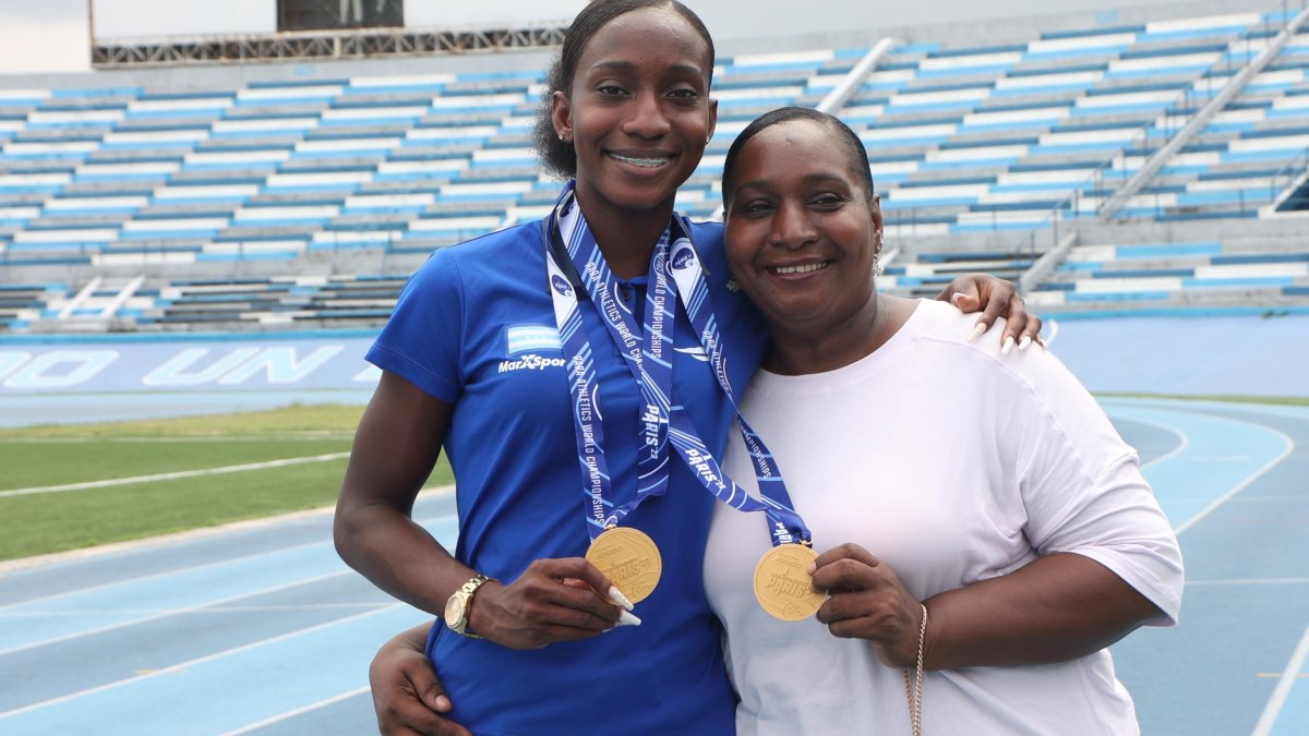 Kiara Rodríguez junto a su madre, Narcisa España, su principal motivación.