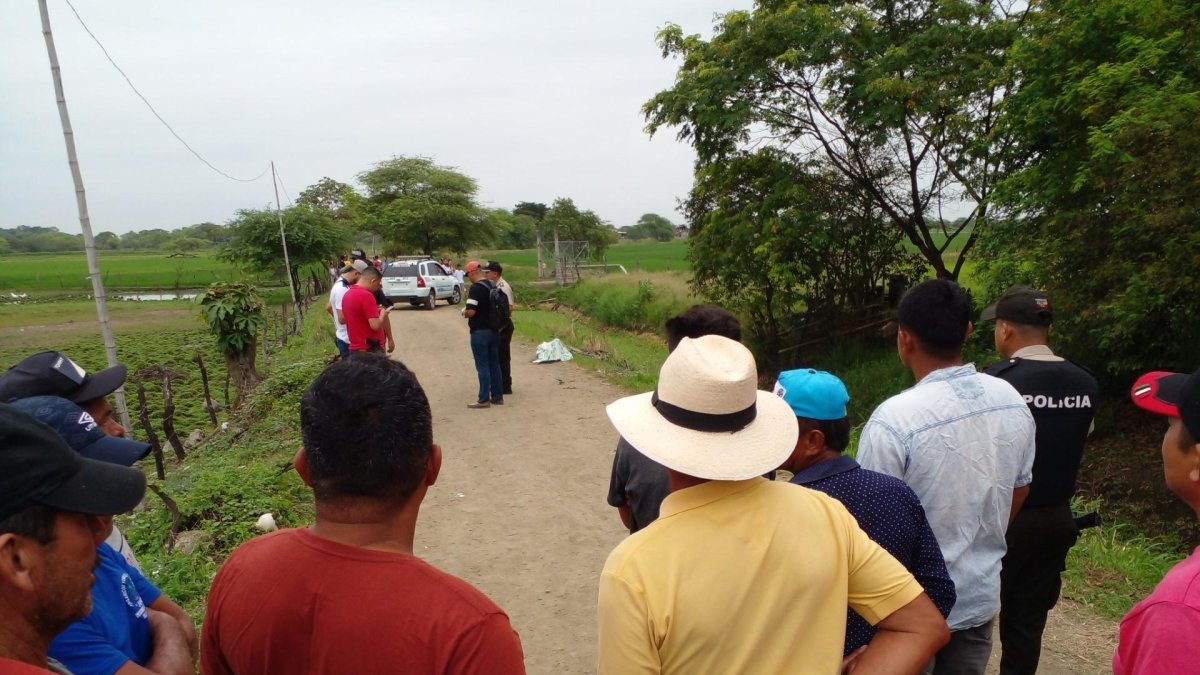 A la mujer, de larga cabellera, no le encontraron documentos de identidad.