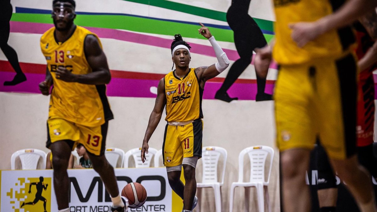 Vernon Jackson (c), clave en el último cuarto con seis anotaciones, cumplió una de sus mejores actuaciones de la temporada.