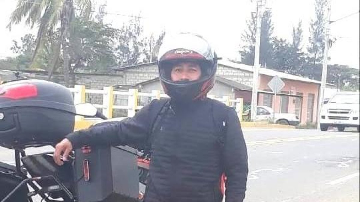 Esta es la foto que le tomaron a Sócrates Mirabá antes de salir de  viaje a Manabí.