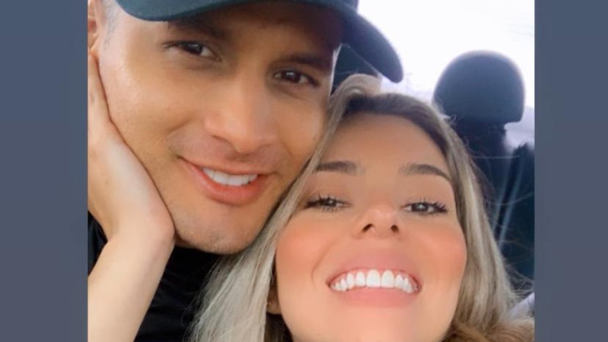 Sobre su relación amorosa, Rayo asegura que están bien, que se siente feliz y que va para largo.