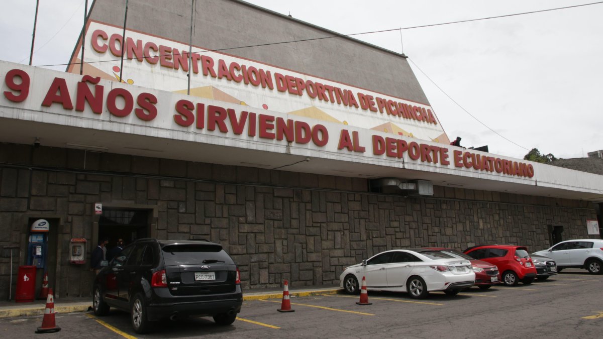 El movimiento en la sede de la Concentración Deportiva de Pichincha, en la ciudad de Quito, este miércoles 9 de agosto fue atípico. Los trabajadores lucían preocupados por la medida.