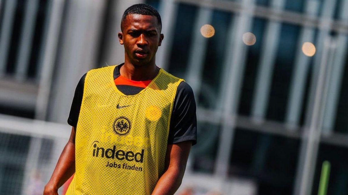 William Pacho disputará su primera temporada en el balompié de Alemania.