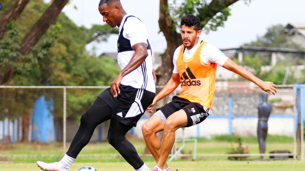 Jaime Ayoví y Christian Cruz durante la práctica millonaria del pasado martes 15 de agosto.