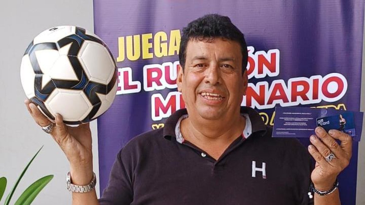 Lenín Rosero se llevó ropa deportiva y un balón. El premio fue completo.