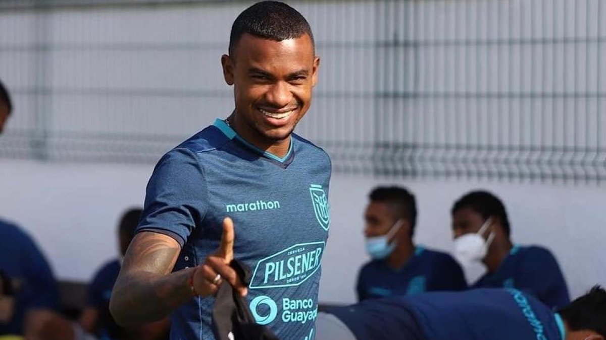 Arroyo debutó en un amistoso contra Bolivia en 2021, durante la era del exseleccionador Gustavo Alfaro.