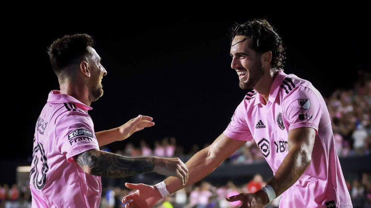 Una festejo para nunca olvidar Leonardo Campana - Lionel Messi.