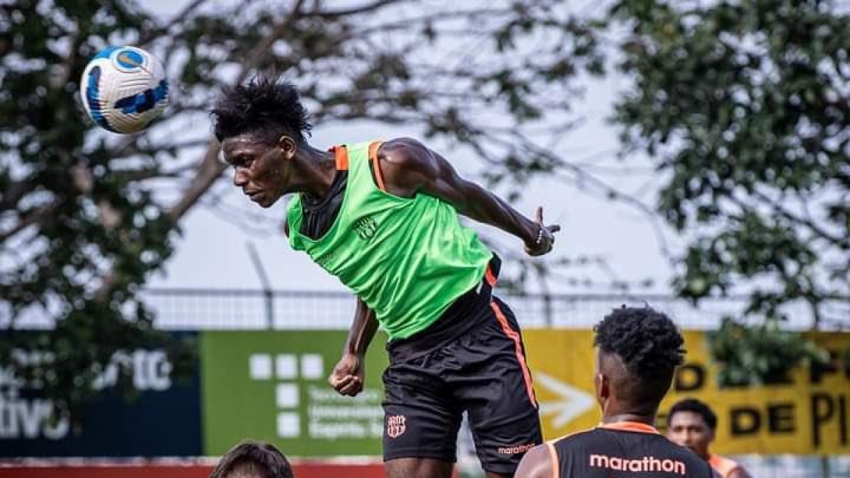 Allen Obando, joven delantero de Barcelona, ha comenzado a tener minutos.