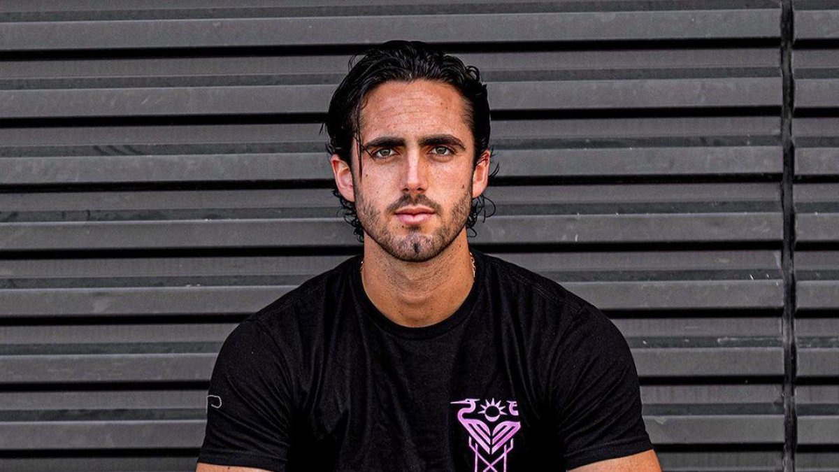 Leo actualmente mantiene una relación amorosa con Ariana Altuve.