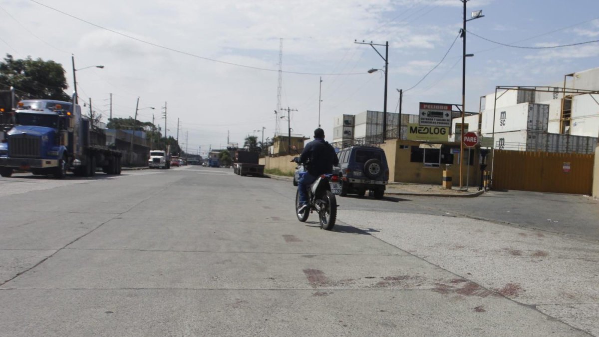 El hecho ocurrió en la intersección de la calle Daniel Comboni y la avenida 25 de Julio, la noche del lunes 28 de agosto de 2023.