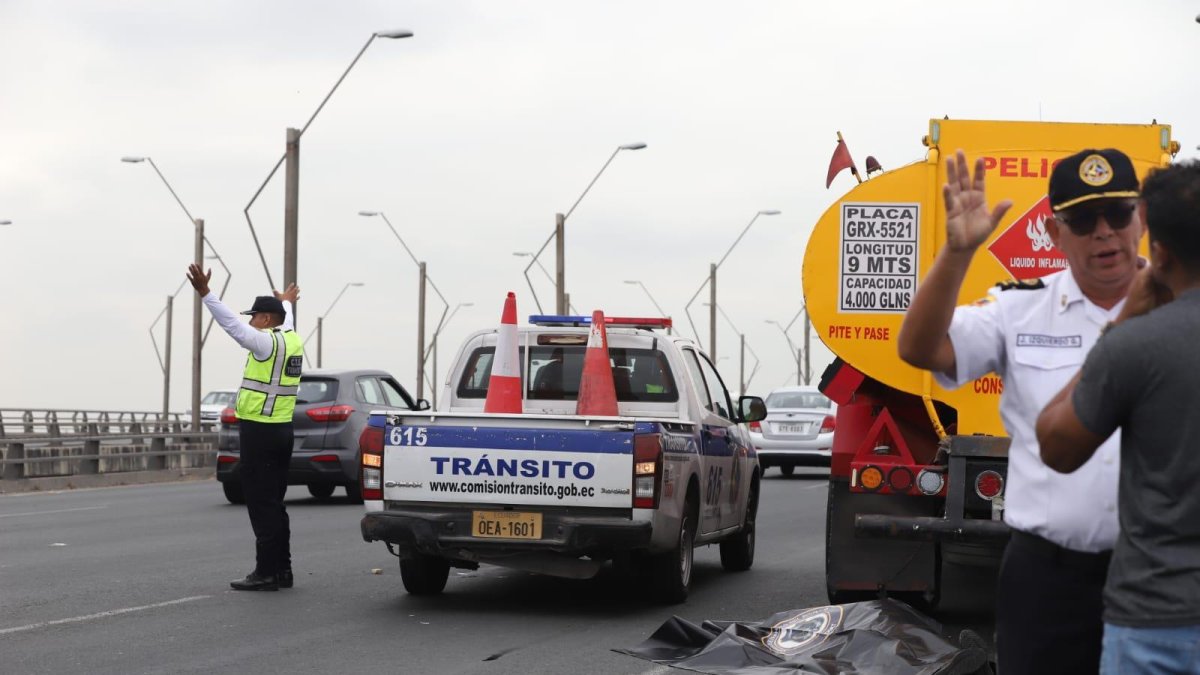 Un muerto resultó de un accidente en el puente de la Unidad Nacional este día.