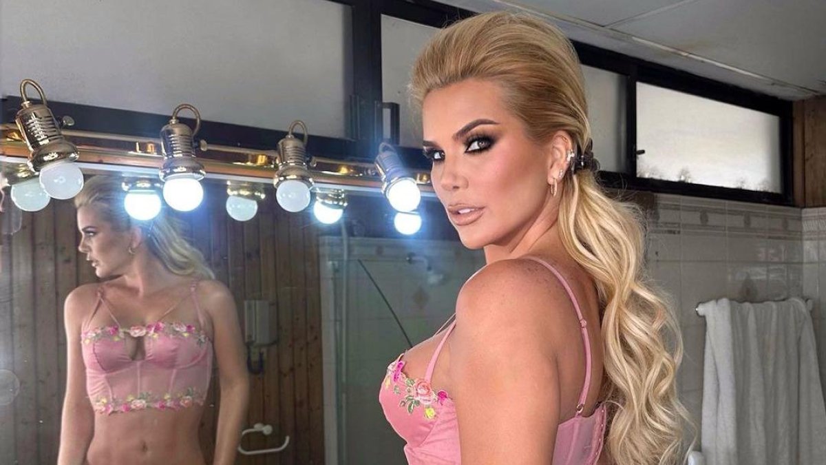 La actriz aprovechó su maquillaje y producción con el Dúo del Ecuador y realizó las fotografías.